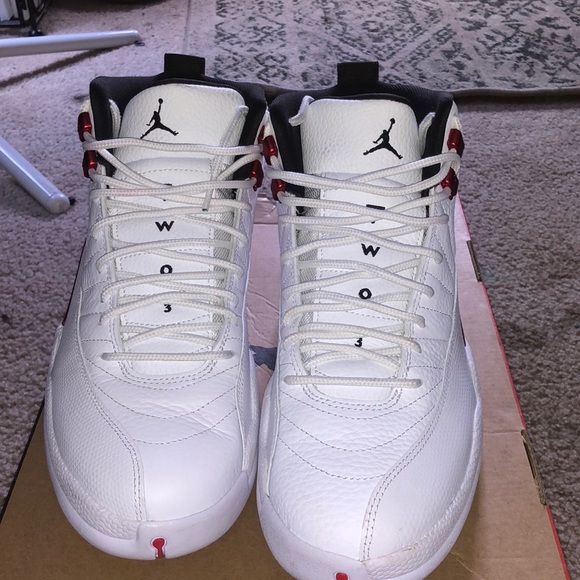 I’m selling my Jordan 12s, only worn 4 times. Comes with extra laces, 9/10 - Picture 4 of 6